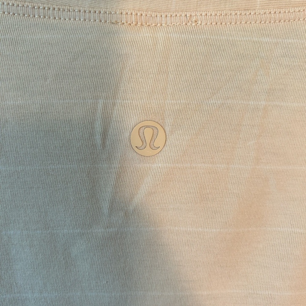 Lululemon Back In Action Tee - Picture 4 of 6